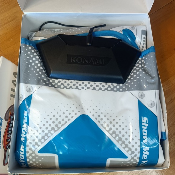 DDR Dance Dance Revolution: Hottest Party‎ 2 Nintendo Wii Bundle w/ Game & Mat - Picture 3 of 9